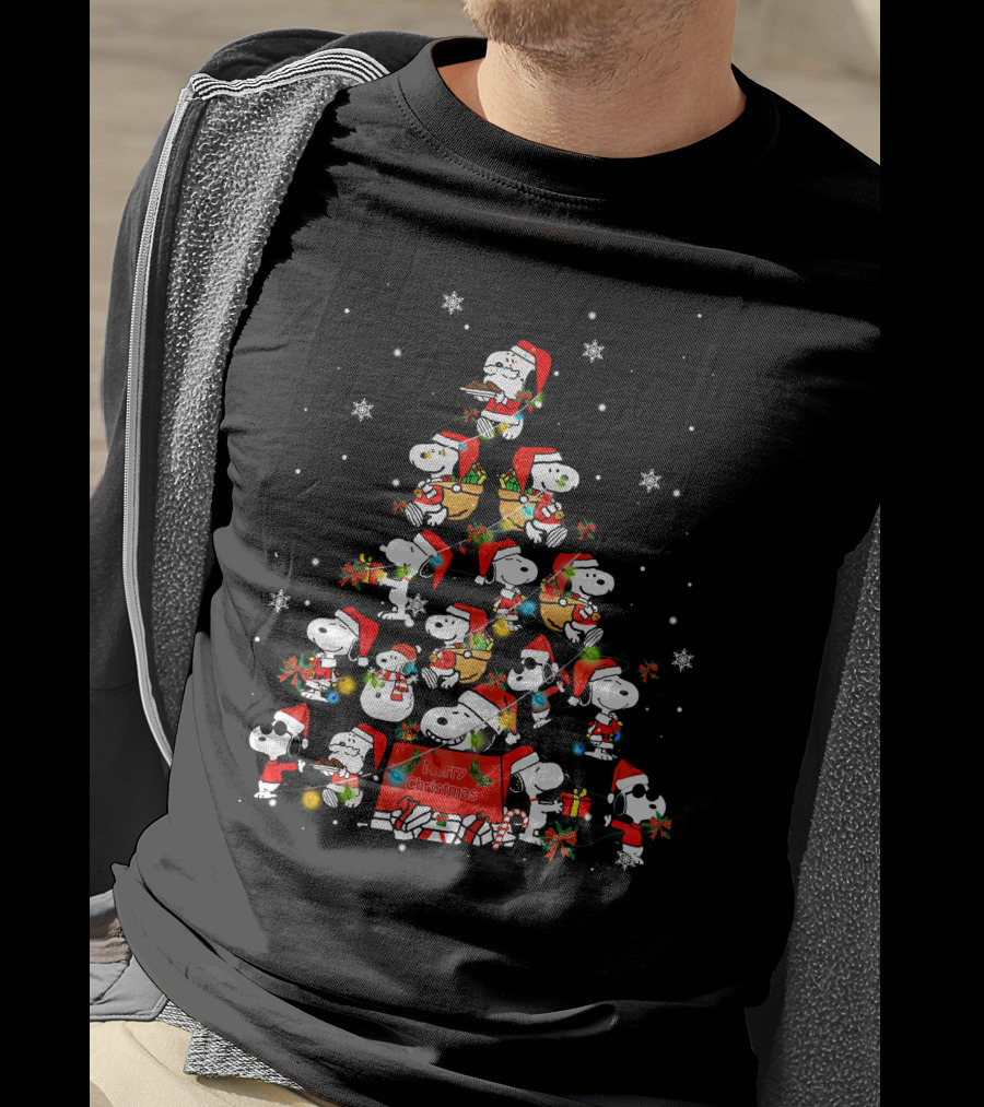 Snoopy Christmas Tree With Santa Hats ZN231 T-Shirt