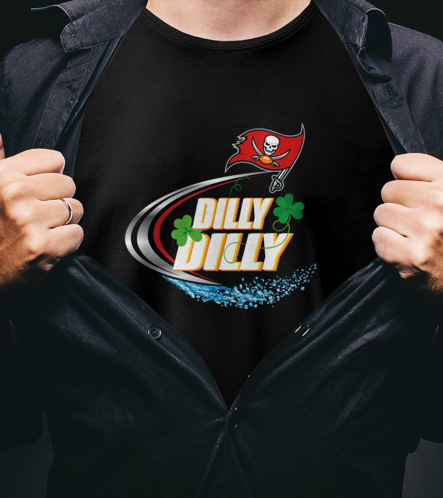 Dilly Dilly Tampa Bay Buccaneers Flag With Shamrocks And Water Splash T-Shirt