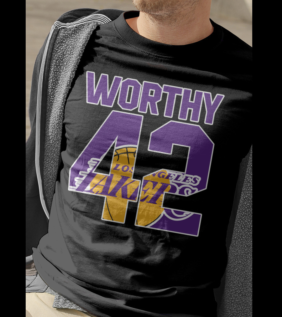 Worthy 42 Los Angeles Lakers Basketball T-Shirt