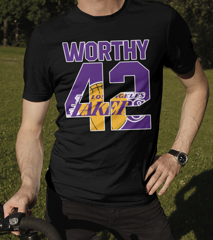 Worthy 42 Los Angeles Lakers Basketball T-Shirt