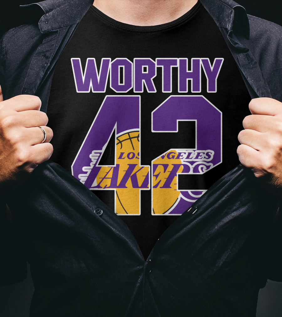 Worthy 42 Los Angeles Lakers Basketball T-Shirt