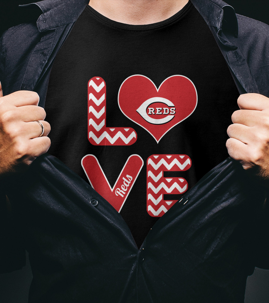 Love Cincinnati Reds Heart Logo Chevron Pattern Fans Baseball T-Shirt