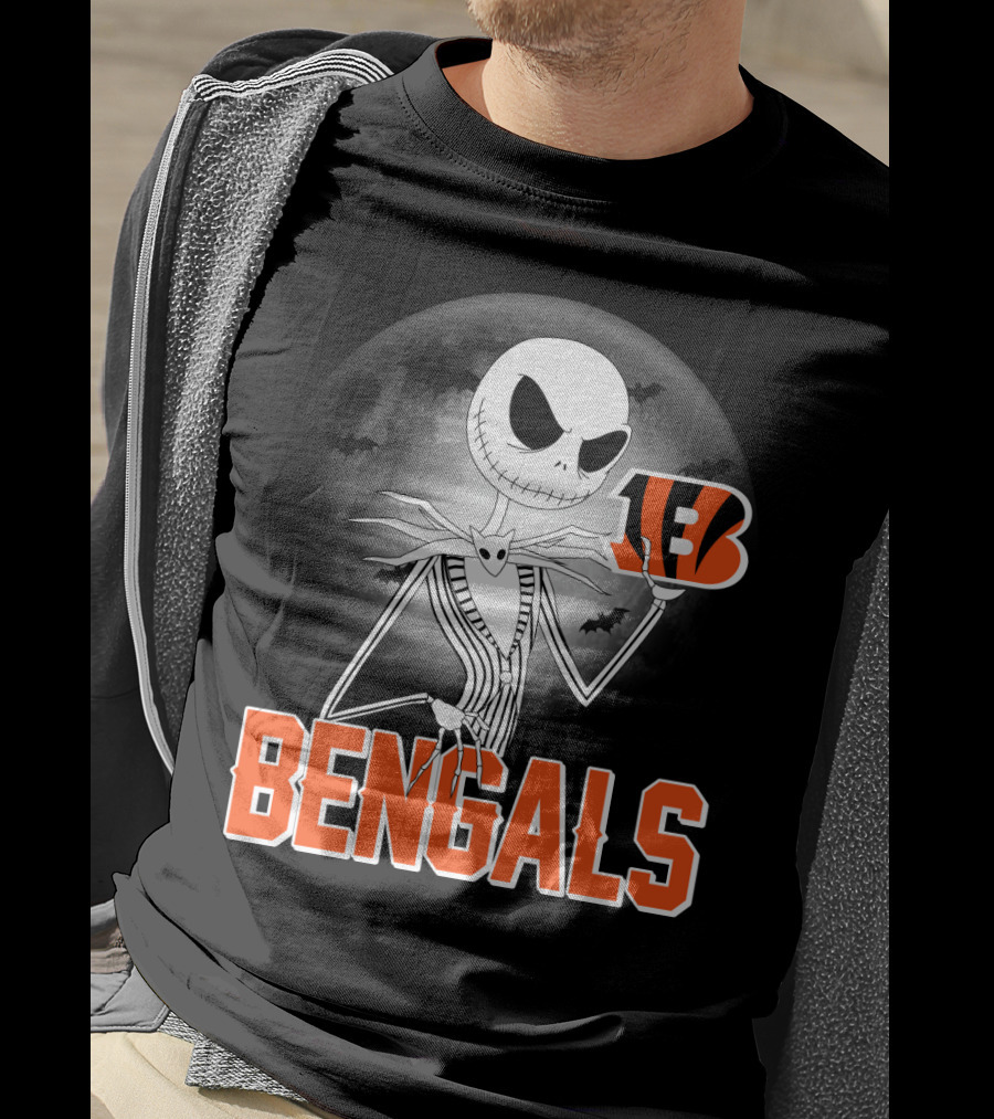 Jack Skellington Holding Cincinnati Bengals Logo Halloween Moon Bats Bengal Tiger B T-Shirt