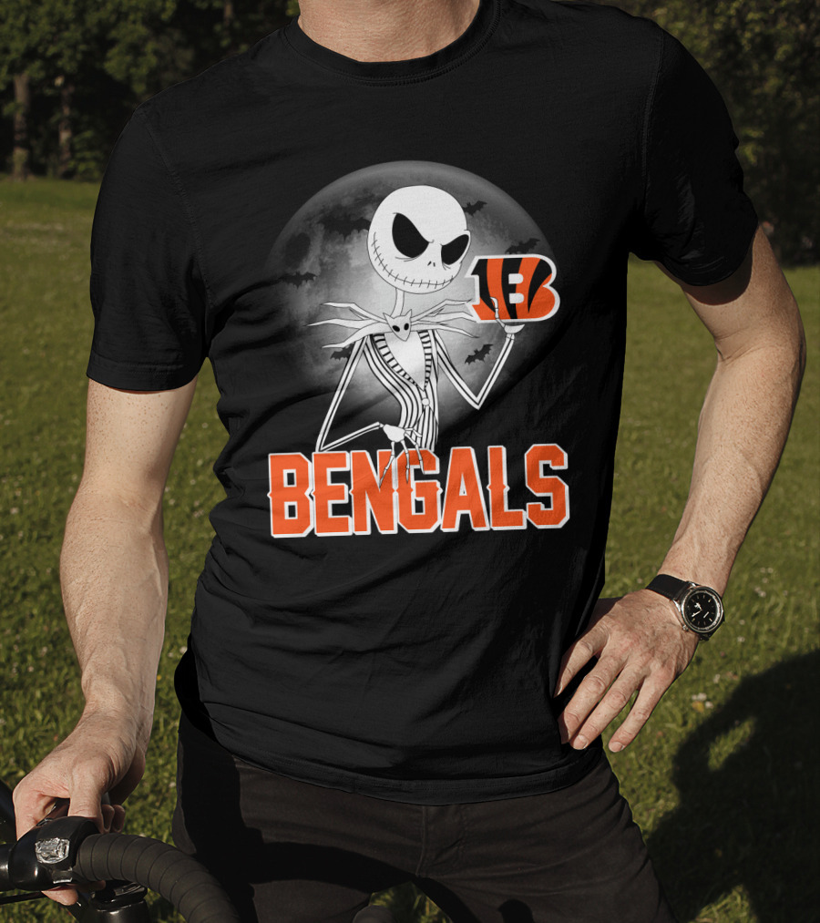 Jack Skellington Holding Cincinnati Bengals Logo Halloween Moon Bats Bengal Tiger B T-Shirt