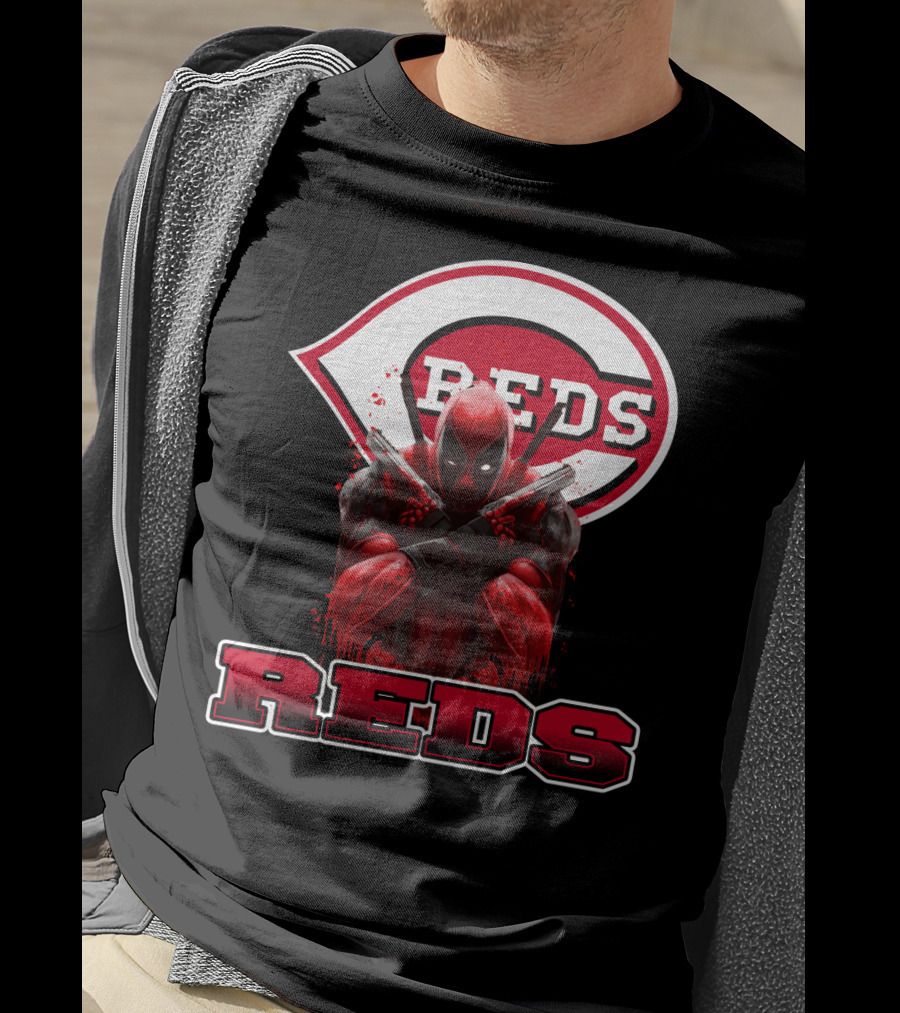 Cincinnati Reds Deadpool Crossover Fans T-Shirt