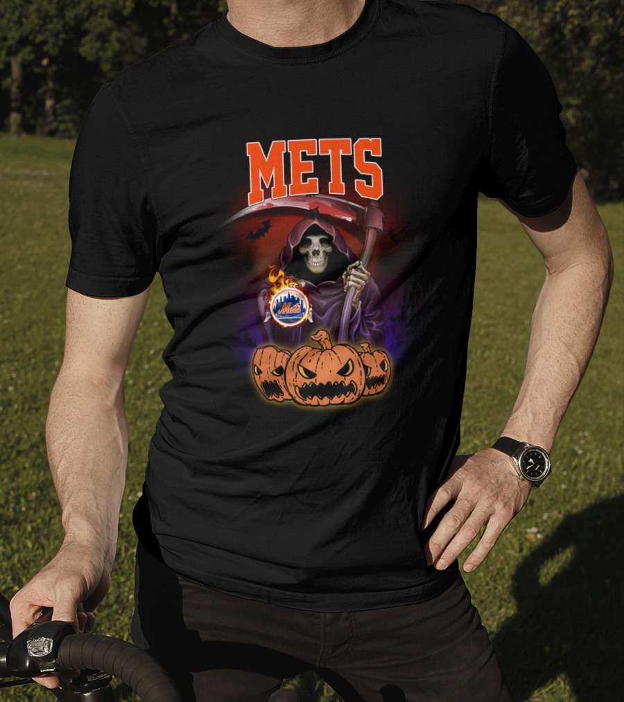 Mets Reaper Holding Flaming New York Logo Surrounded By Scary Pumpkins T-Shirt