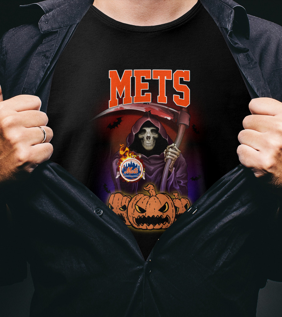 Mets Reaper Holding Flaming New York Logo Surrounded By Scary Pumpkins T-Shirt