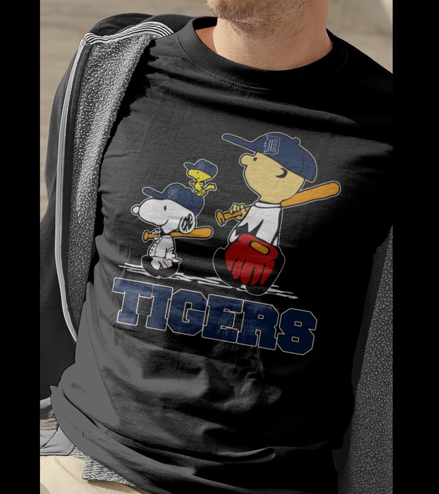 Snoopy And Woodstock Detroit Tigers Baseball Fans Peanuts Characters T-Shirt