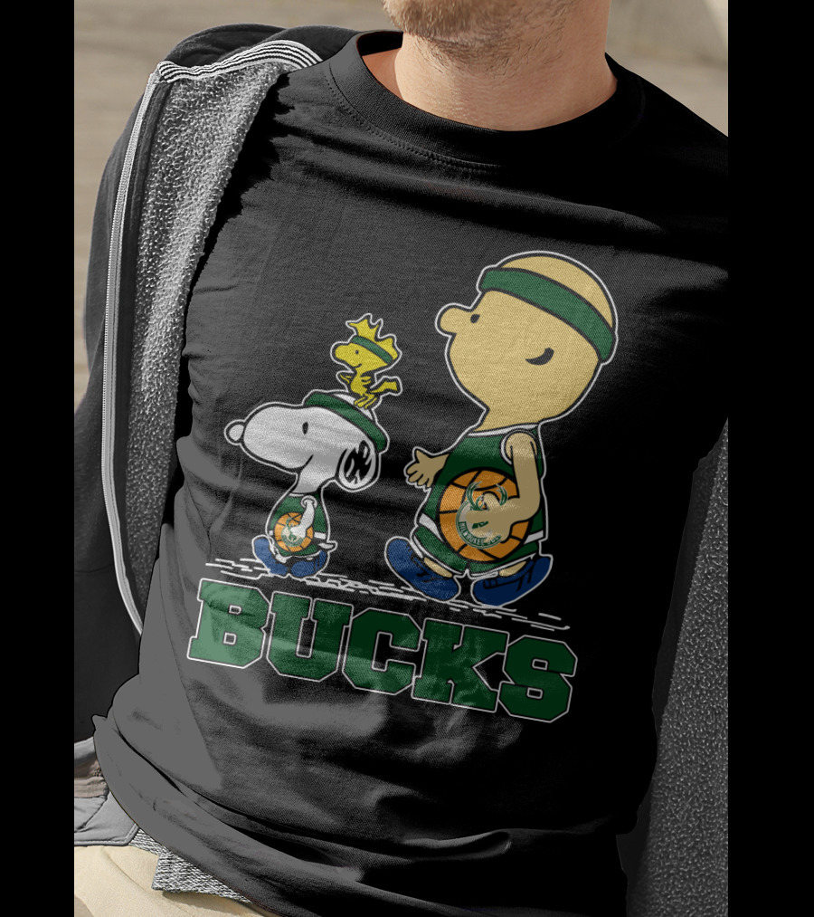 Snoopy Woodstock And Basketball Walking With Milwaukee Bucks Fans T-Shirt