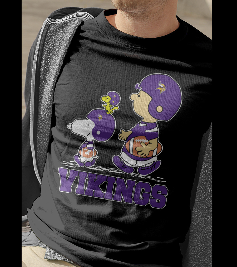 Snoopy And Woodstock With Minnesota Vikings Fans Football Helmets T-Shirt