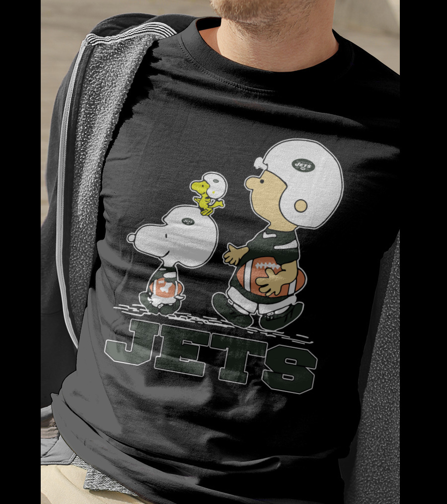 Snoopy And New York Jets Fans Football Team Helmets Charlie Brown Woodstock T-Shirt