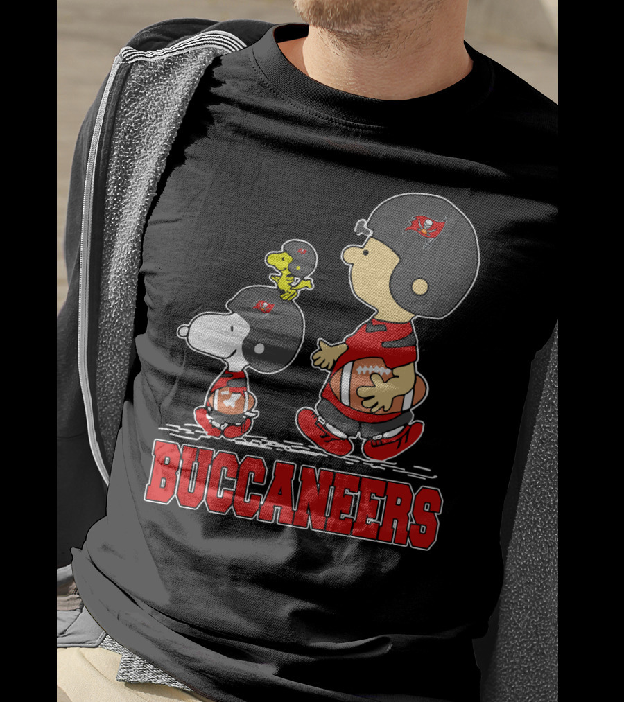 Snoopy And Woodstock With Tampa Bay Buccaneers Football Fans T-Shirt