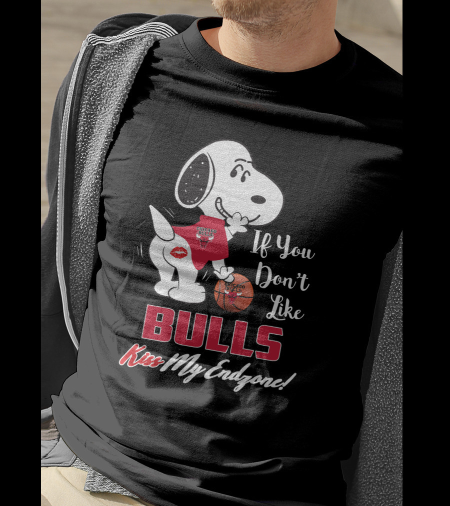 If You Don't Like Bulls Kiss My Endzone Snoopy Chicago Bulls T-Shirt