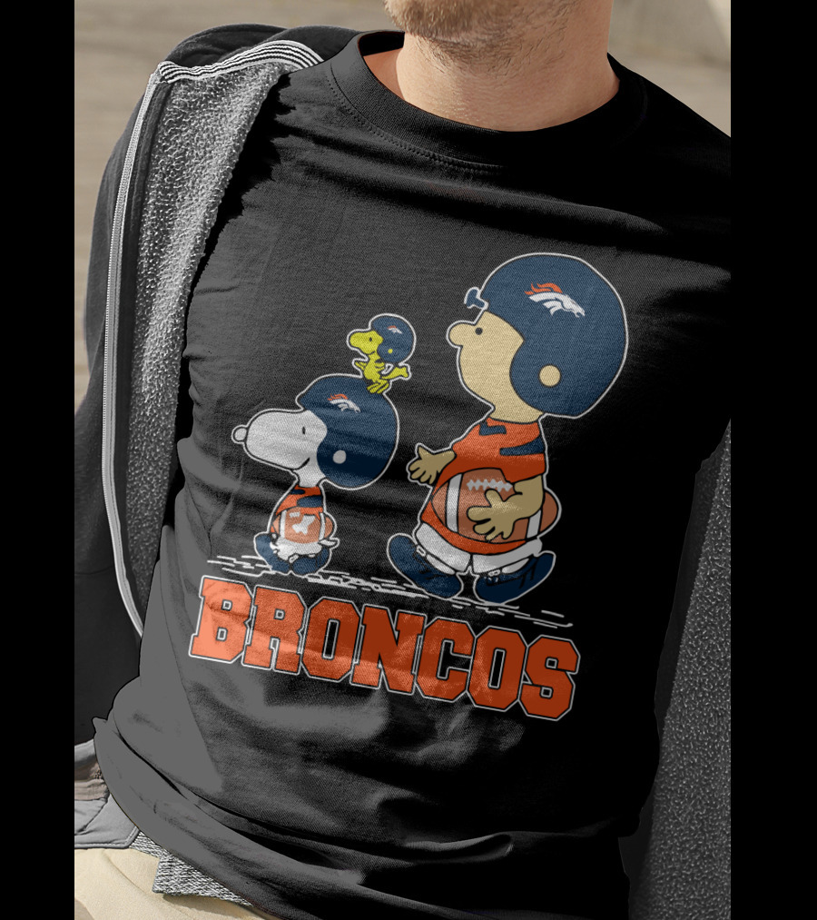 Snoopy Woodstock And Charlie Brown In Denver Broncos Helmets With Broncos T-Shirt