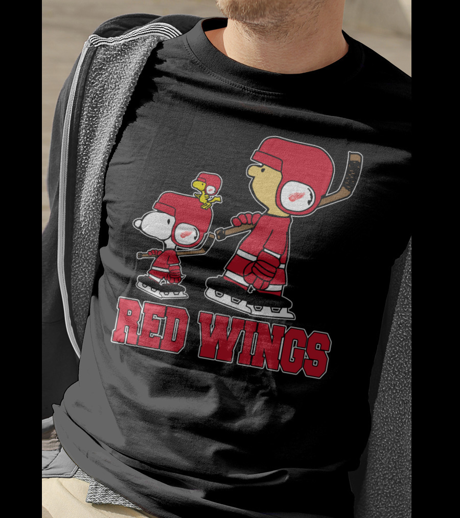 Snoopy And Woodstock Detroit Red Wings Hockey Enthusiasts T-Shirt