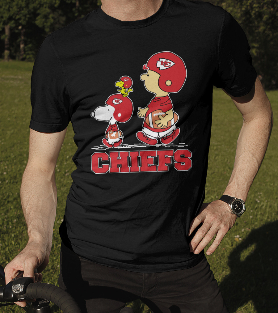 Snoopy Woodstock And Peanuts Characters With Kansas City Chiefs Football Helmets Chiefs Fans T-Shirt
