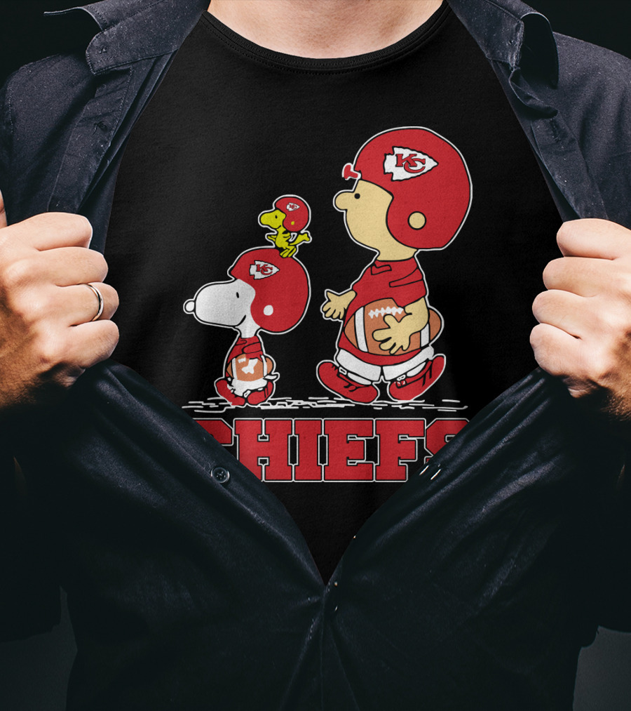 Snoopy Woodstock And Peanuts Characters With Kansas City Chiefs Football Helmets Chiefs Fans T-Shirt