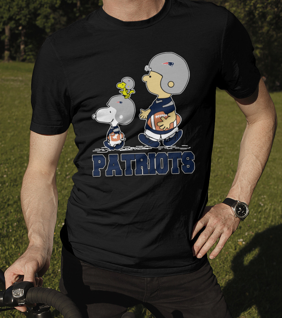Snoopy And Woodstock With New England Patriots Football Theme T-Shirt