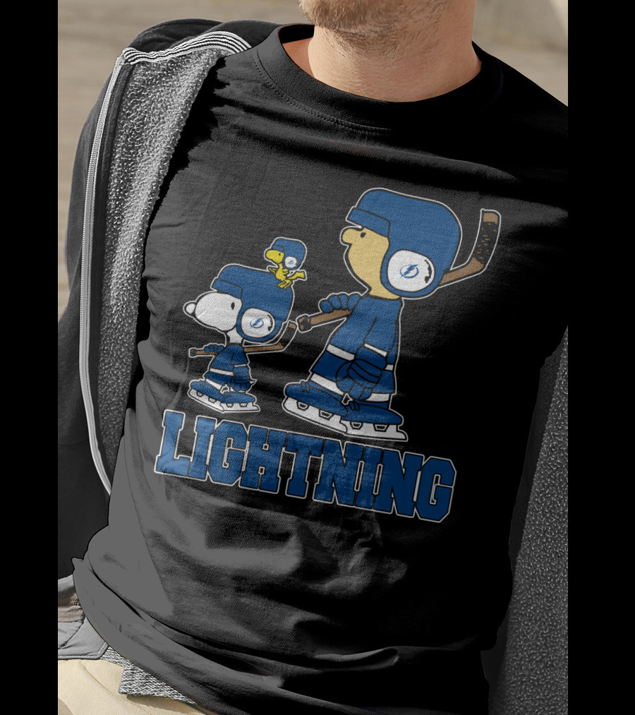 Snoopy And Woodstock With Tampa Bay Lightning Hockey Gear And T-Shirt