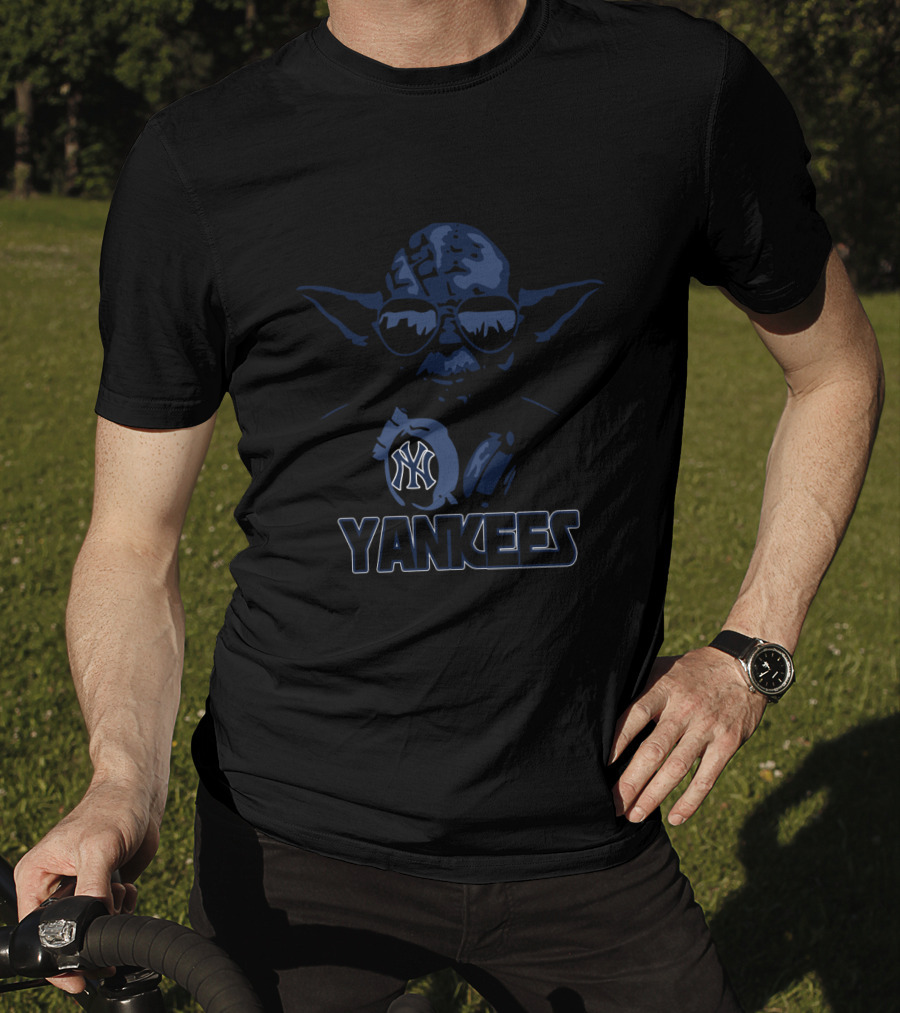 Yoda Star Wars Wearing New York Yankees Logo And Sunglasses Yankees Fans T-Shirt
