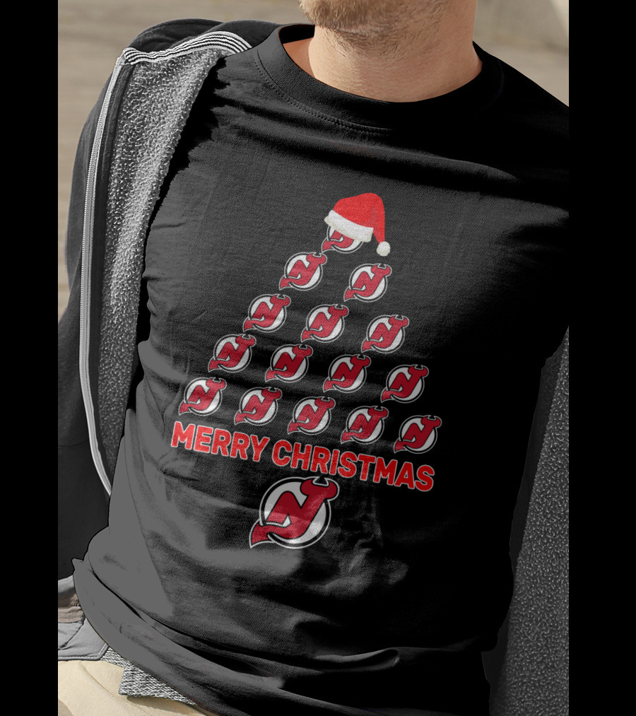 New Jersey Devils Christmas Tree With Santa Hat And Merry Christmas Message T-Shirt
