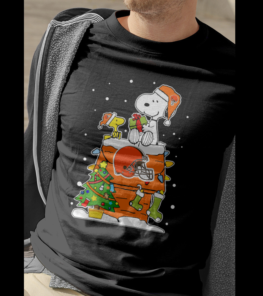 Cleveland Browns Snoopy Christmas Stockings And Tree T-Shirt