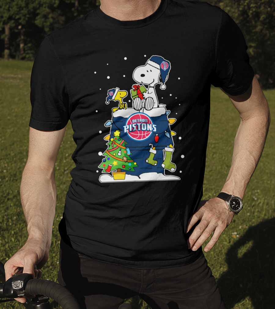 Detroit Pistons Snoopy Christmas Peanuts T-Shirt