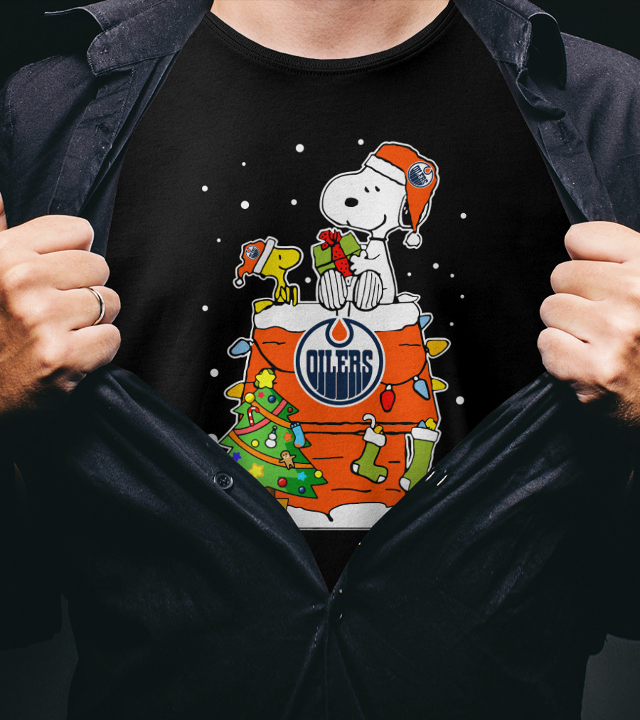 Edmonton Oilers Snoopy Christmas Scene T-Shirt