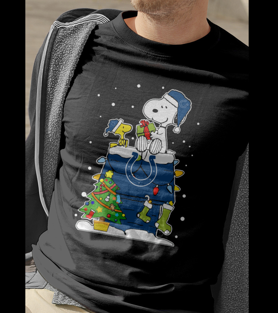 Indianapolis Colts Snoopy Christmas Peanuts Fan Holiday T-Shirt