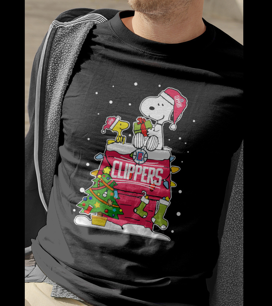 La Clippers Snoopy Christmas Holiday Scene T-Shirt