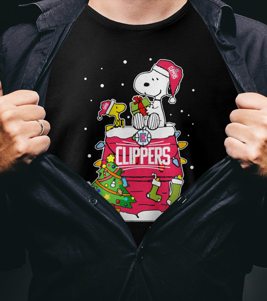 La Clippers Snoopy Christmas Holiday Scene T-Shirt