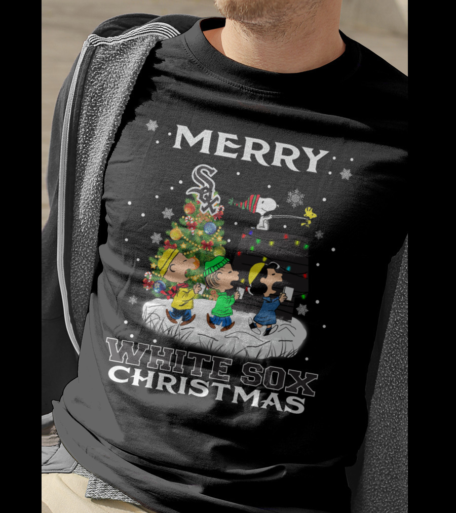 Merry Chicago White Sox Christmas For Snoopy Fans With Peanuts Characters T-Shirt