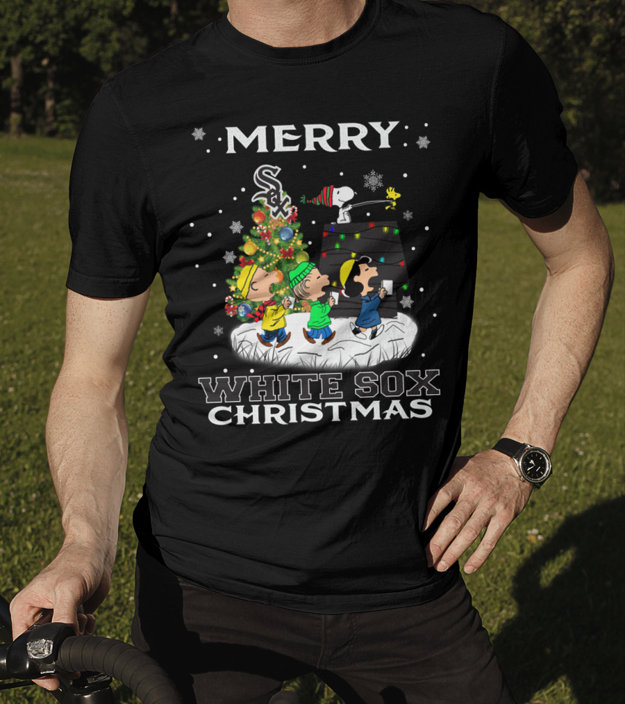 Merry Chicago White Sox Christmas For Snoopy Fans With Peanuts Characters T-Shirt