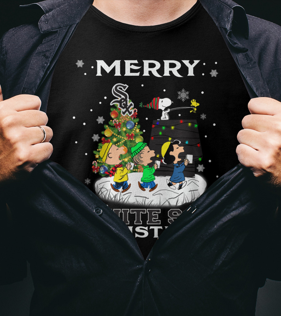 Merry Chicago White Sox Christmas For Snoopy Fans With Peanuts Characters T-Shirt