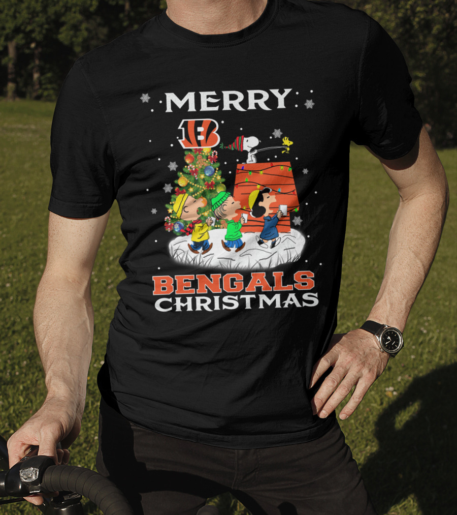 Merry Cincinnati Bengals Christmas Snoopy Woodstock Charlie Brown Linus Lucy T-Shirt