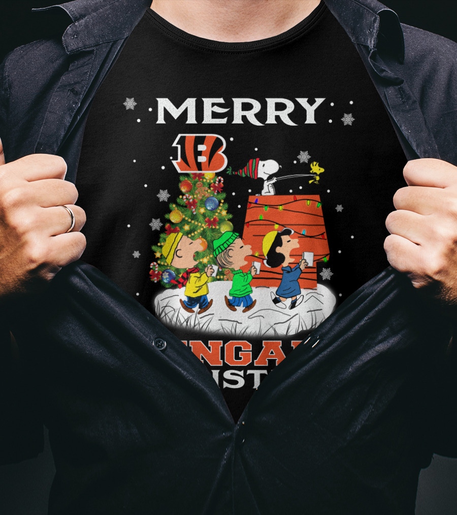 Merry Cincinnati Bengals Christmas Snoopy Woodstock Charlie Brown Linus Lucy T-Shirt