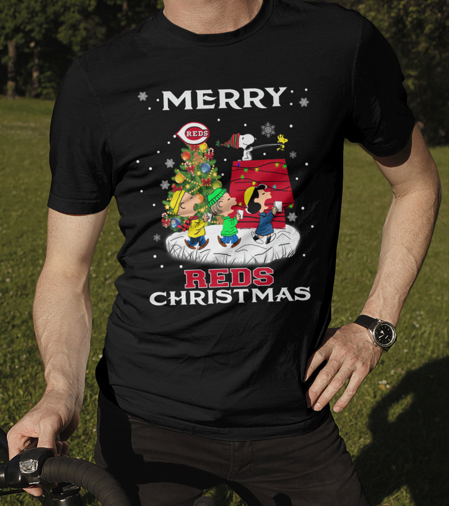 Merry Cincinnati Reds Christmas Snoopy Charlie Brown Woodstock T-Shirt