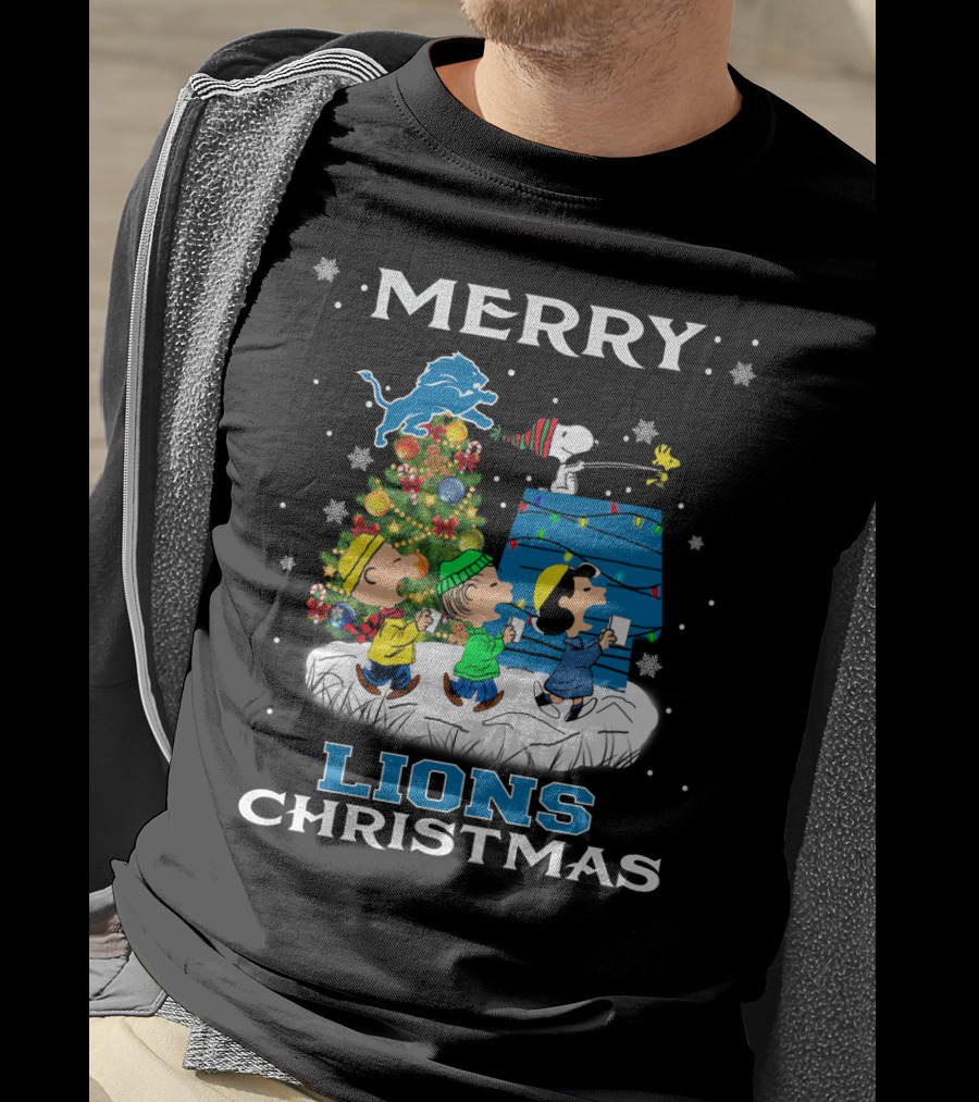 Merry Detroit Lions Christmas Snoopy Woodstock Peanuts Tree T-Shirt