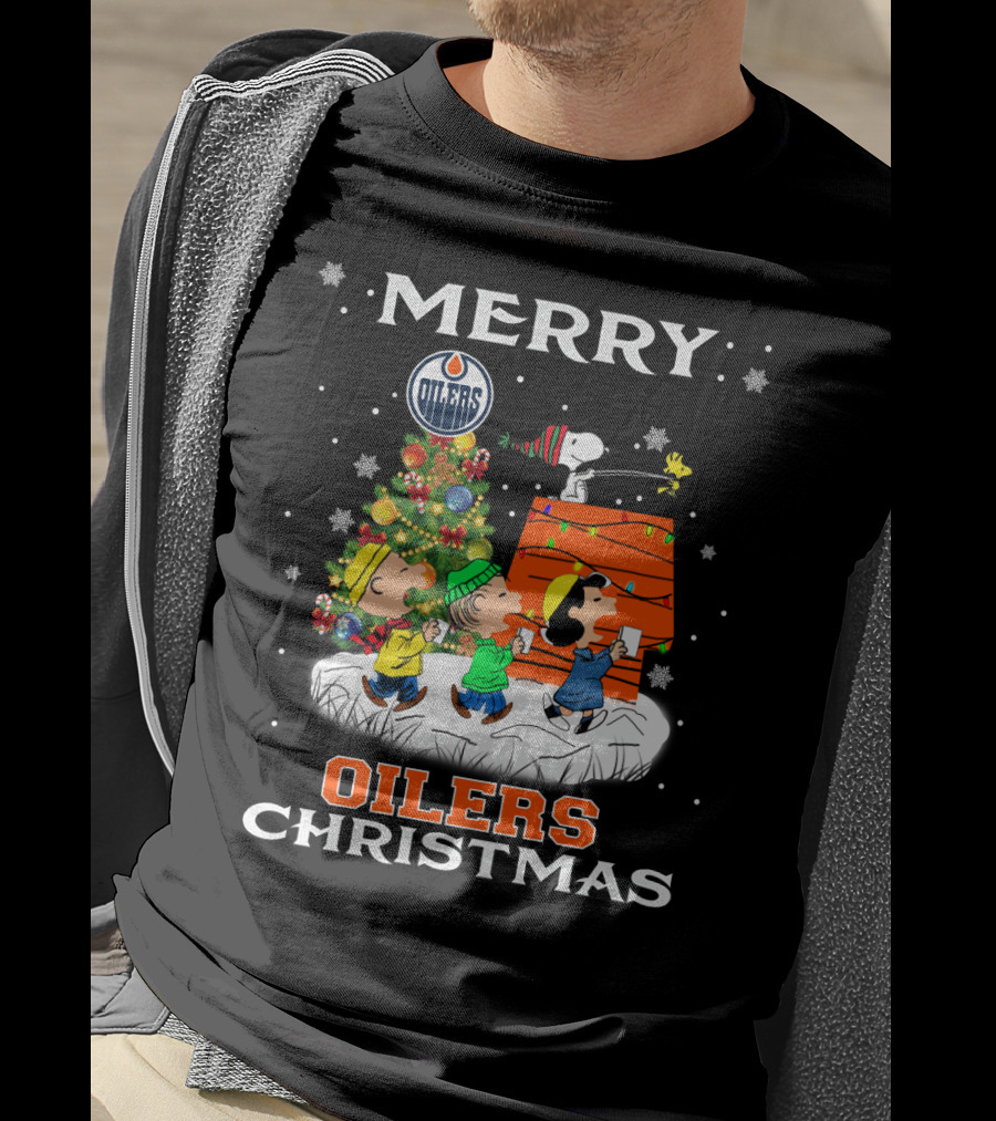 Merry Edmonton Oilers Christmas Snoopy Fans Peanuts Tree Charlie Brown Snoopy Woodstock T-Shirt