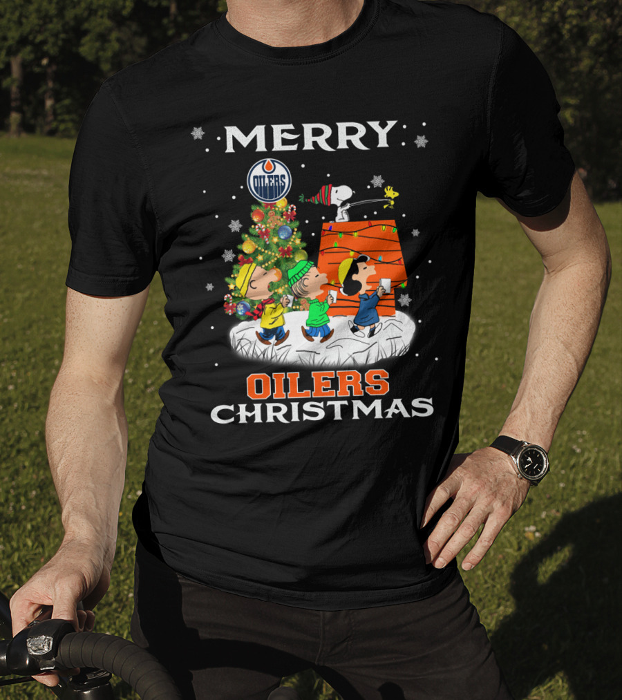 Merry Edmonton Oilers Christmas Snoopy Fans Peanuts Tree Charlie Brown Snoopy Woodstock T-Shirt
