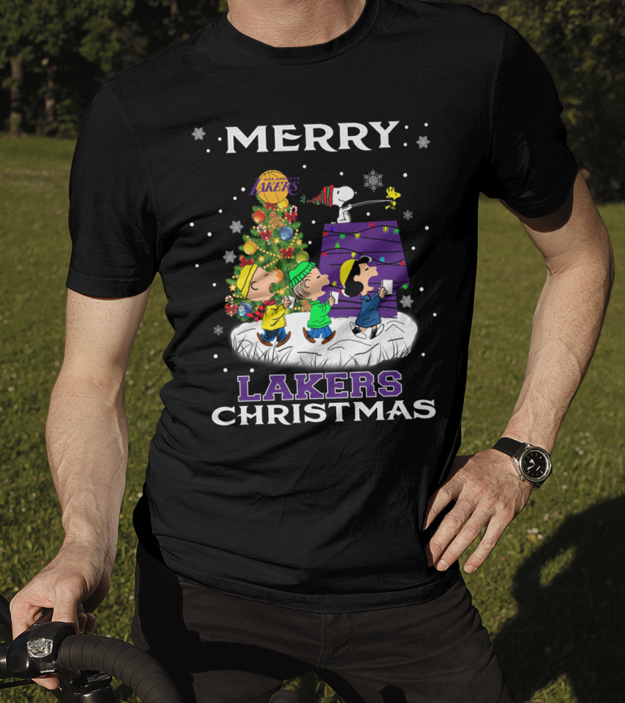 Merry Lakers Christmas Snoopy Peanuts Tree Festive Scene T-Shirt