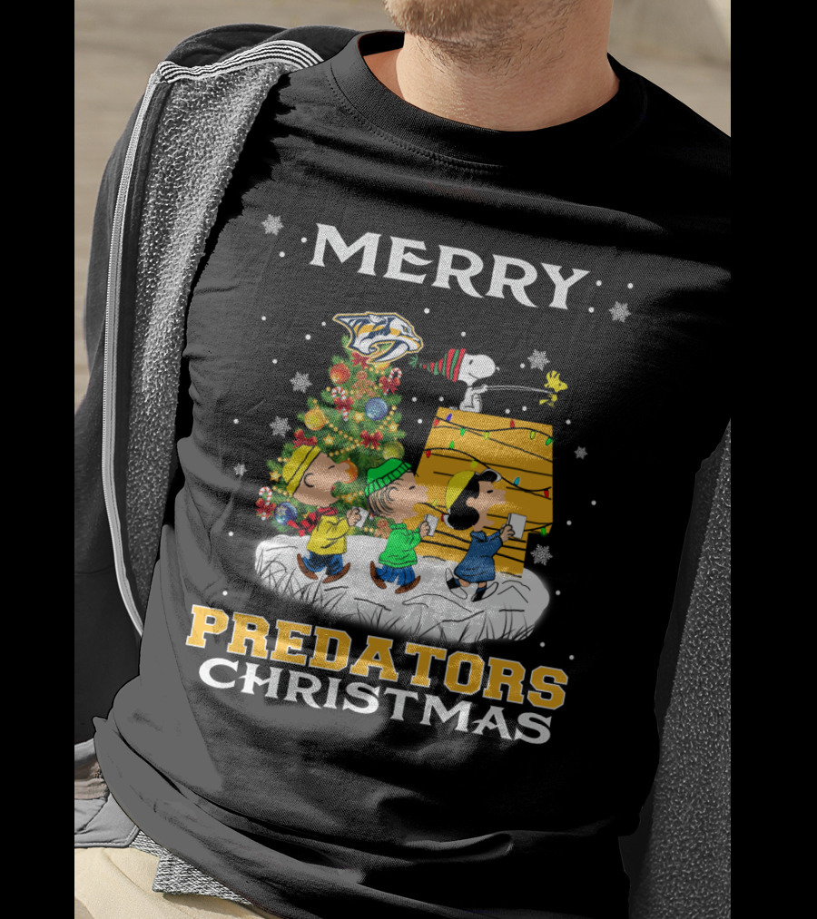 Merry Nashville Predators Christmas Snoopy Woodstock Lucy Charlie Brown Linus Caroling Holiday Scene T-Shirt