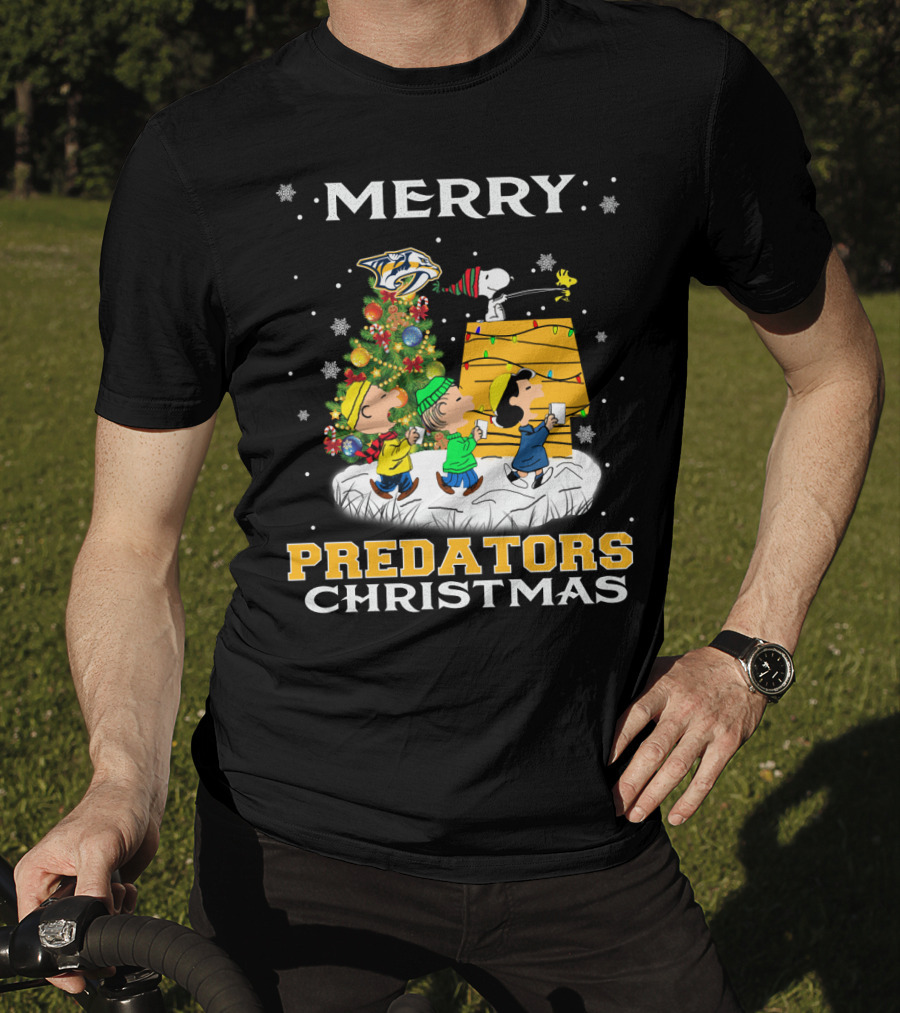 Merry Nashville Predators Christmas Snoopy Woodstock Lucy Charlie Brown Linus Caroling Holiday Scene T-Shirt