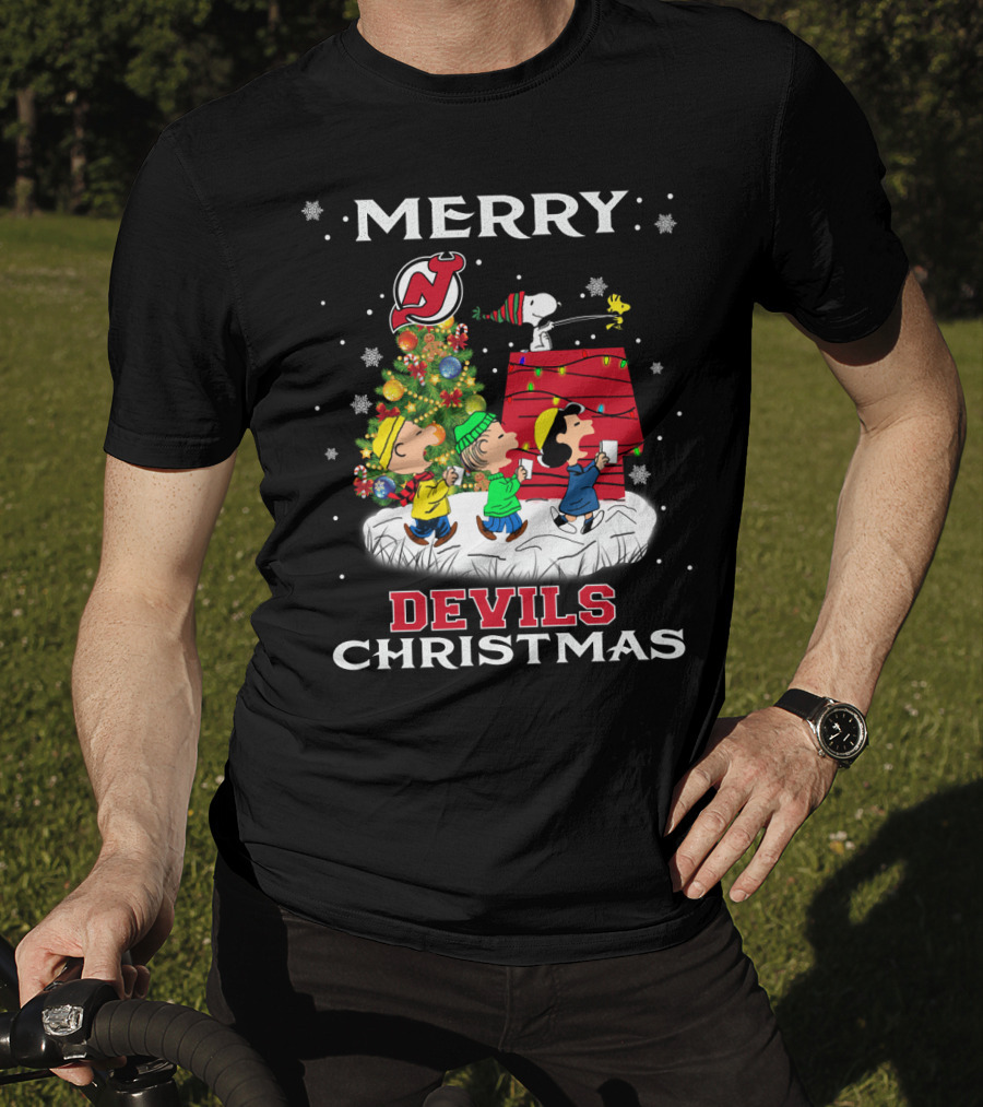 Merry New Jersey Devils Christmas With Snoopy And Friends T-Shirt