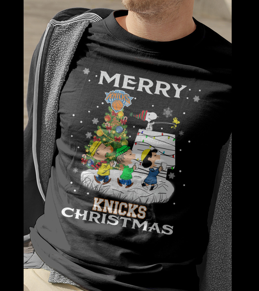 Merry New York Knicks Christmas Peanuts Snoopy Woodstock Tree Festive T-Shirt