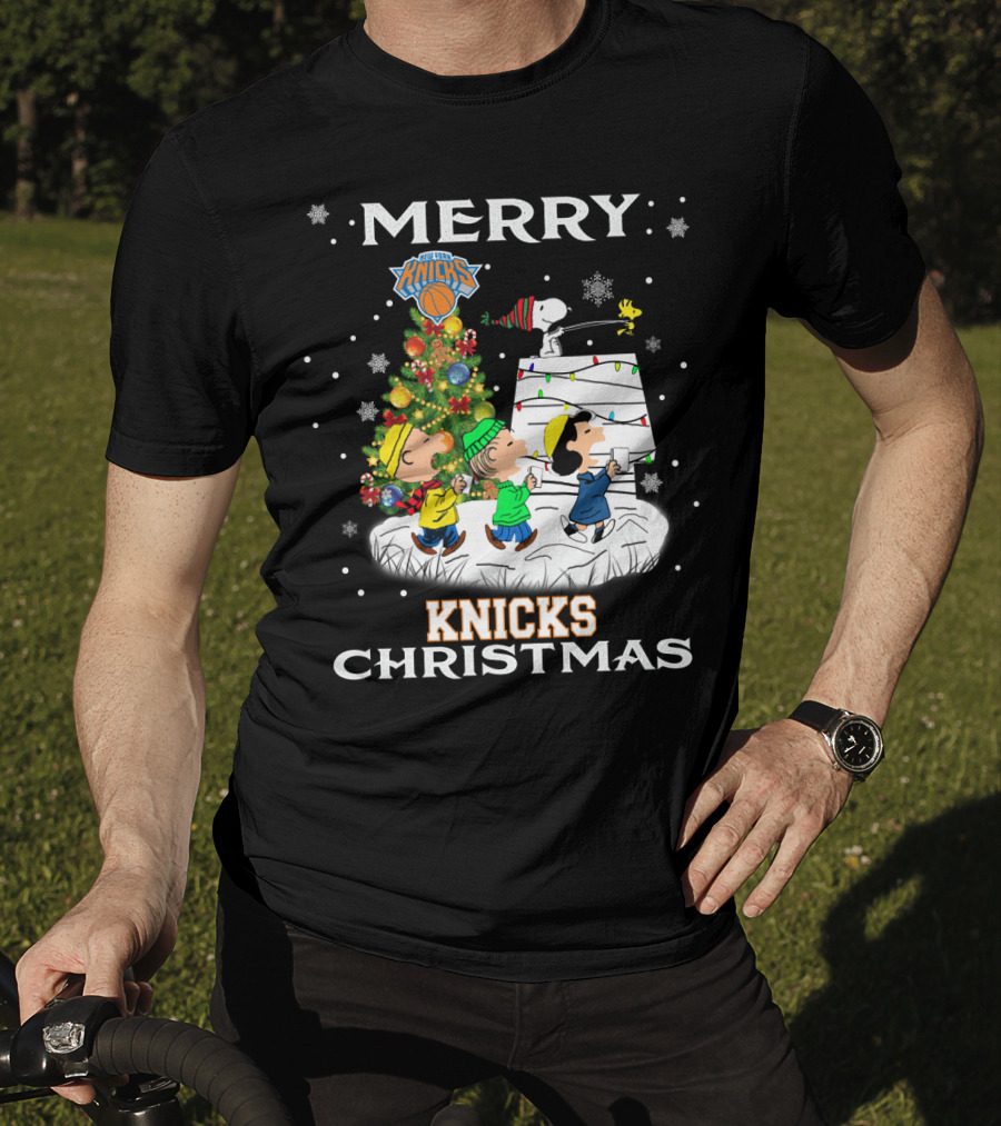Merry New York Knicks Christmas Peanuts Snoopy Woodstock Tree Festive T-Shirt