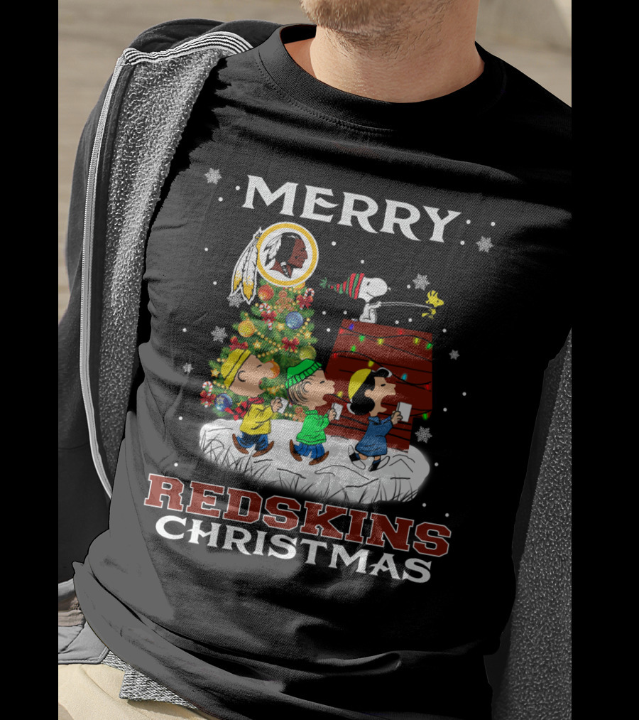 Merry Redskins Christmas Snoopy Peanuts Holiday Celebration T-Shirt