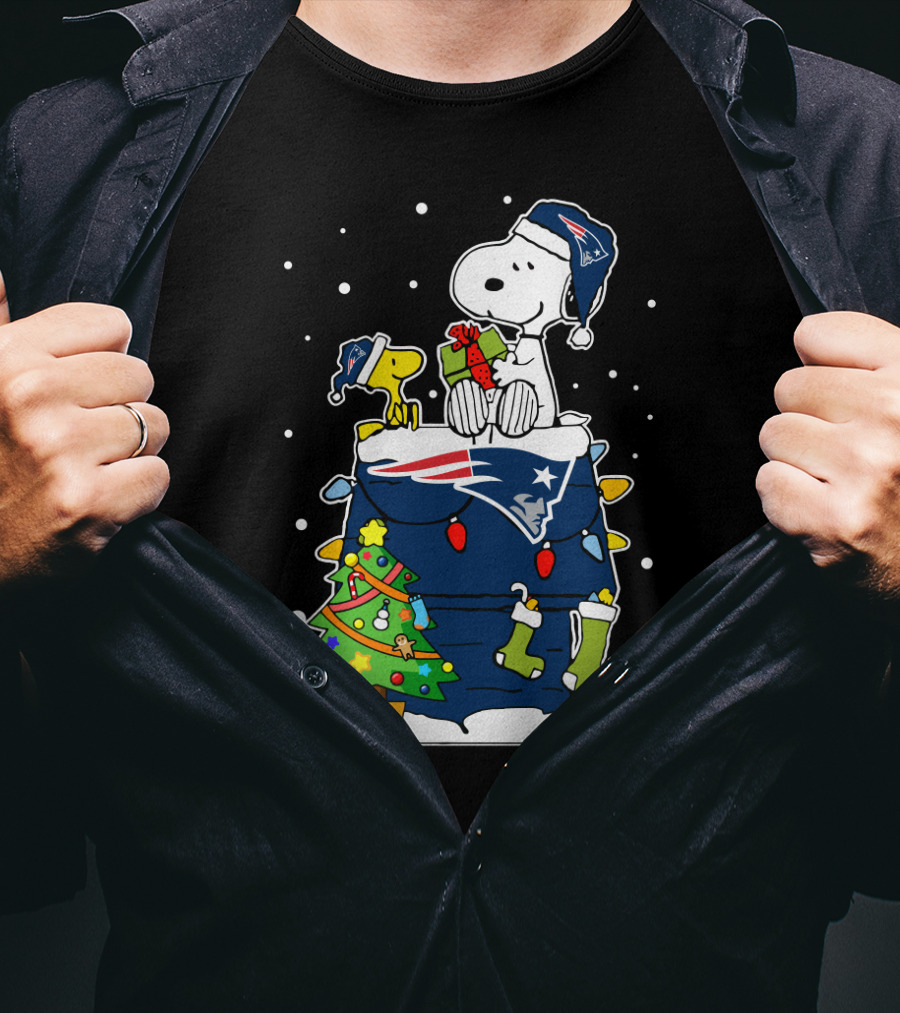 Snoopy And Woodstock Celebrate New England Patriots Christmas T-Shirt