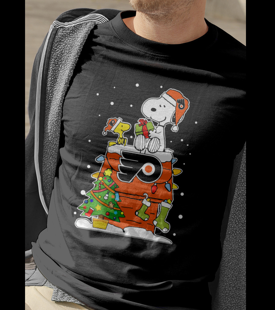 Snoopy Philadelphia Flyers Christmas Celebration With Woodstock And Gifts T-Shirt