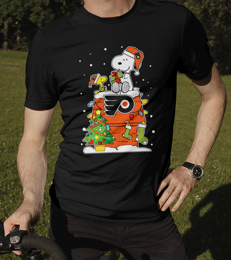 Snoopy Philadelphia Flyers Christmas Celebration With Woodstock And Gifts T-Shirt